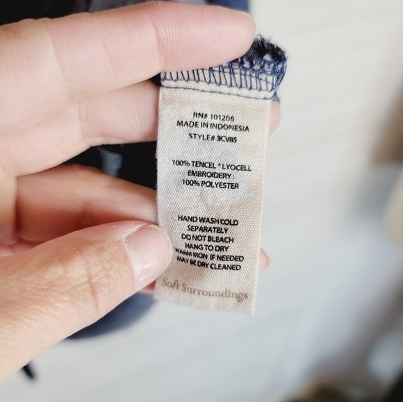 SOFT SURROUNDINGS EMBROIDERED FEATHER CHAMBRAY LONG SLEEVE BUTTON DOWN, SZ LP - Picture 6 of 8